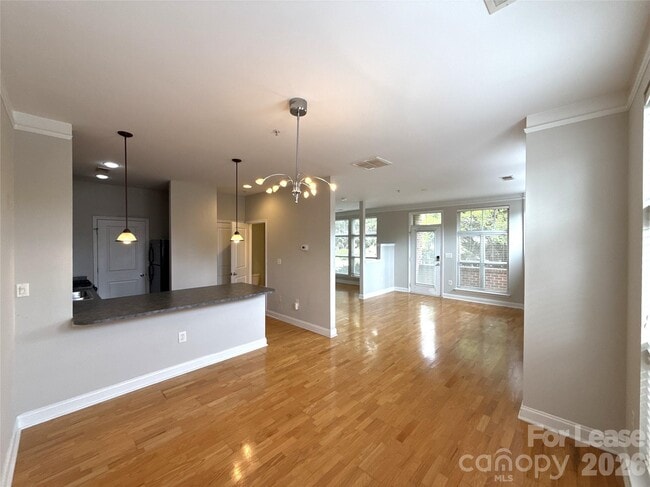 Building Photo - 534 Oakland Ave