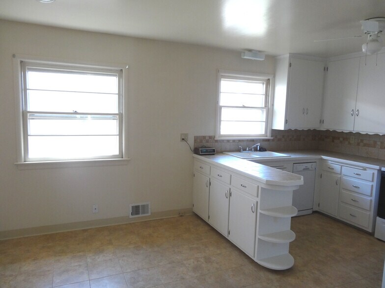 Building Photo - 403 N 17th St