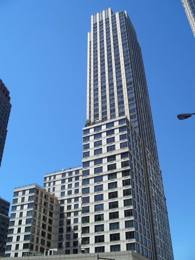 Building Photo - 200 Riverside Blvd