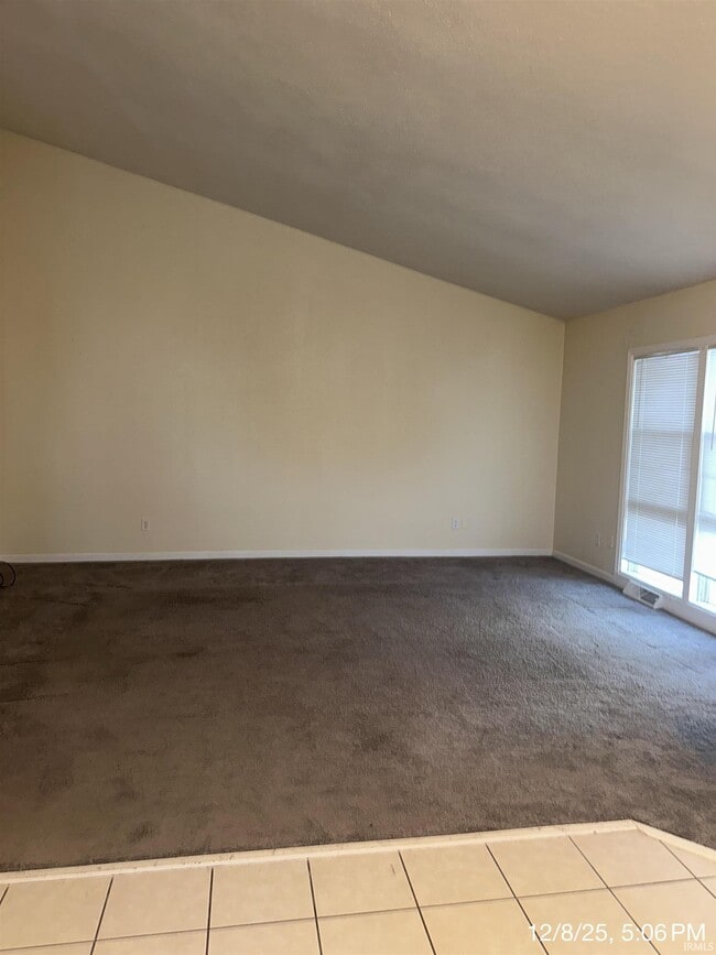 Building Photo - 2026 Shaw Ave