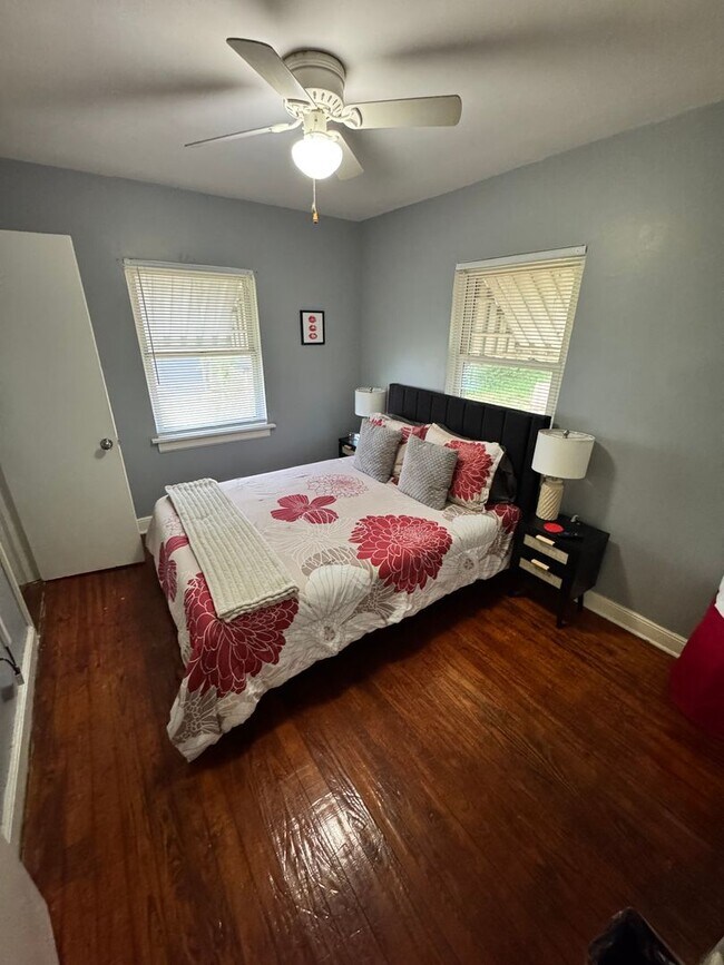 Building Photo - 3 Bed 3 Bath House near VCU and Byrd Park!
