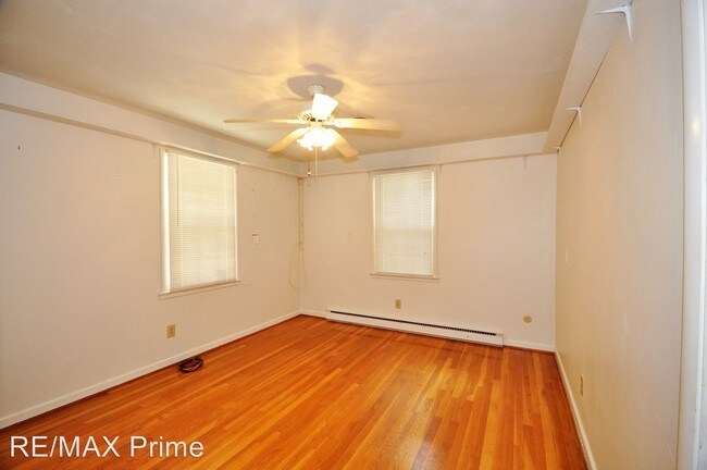 Building Photo - 3 br, 1.5 bath House - 4010 Queenswood Drive