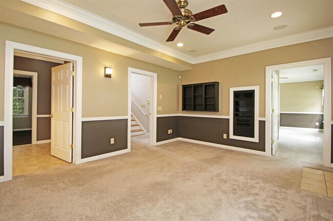 Building Photo - 155 Chelsea Cir