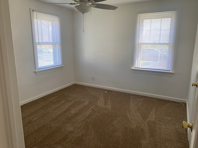 Building Photo - 9324 Phillip Ave