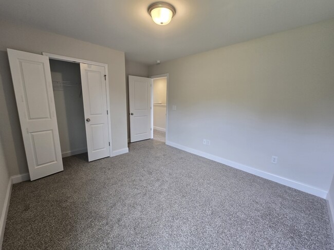 Building Photo - 463 Jackson Pond Dr
