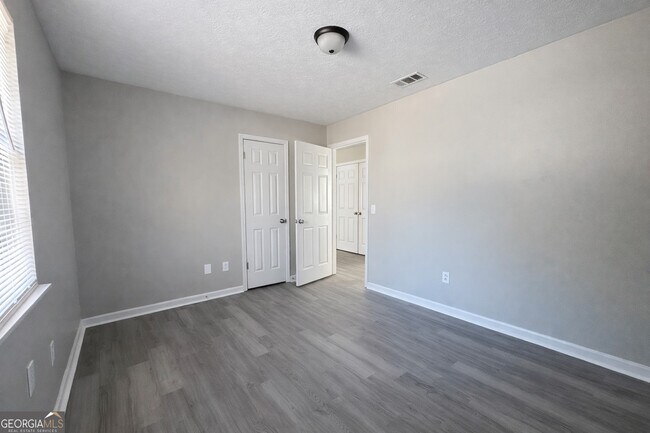 Building Photo - 271 E Wright St