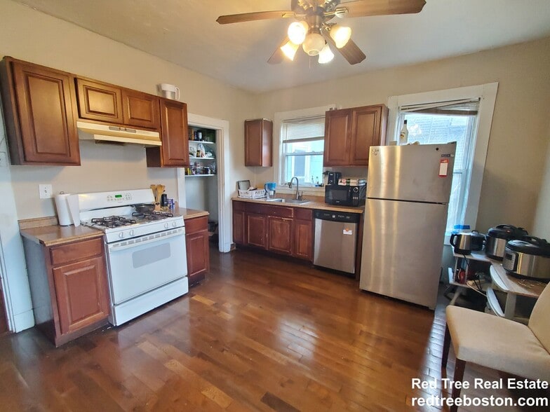 Building Photo - 77 Walnut St