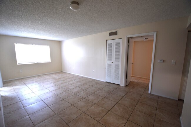 Building Photo - 3421 Winkler Ave