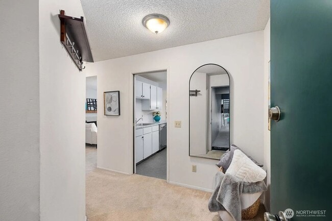 Building Photo - 3 Bedroom 2 Bathroom Plus Parking