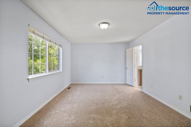 Building Photo - Students Welcome! Charming 4 Bedroom 4 Bathroom Townhome in Desirable West Fort Collins!