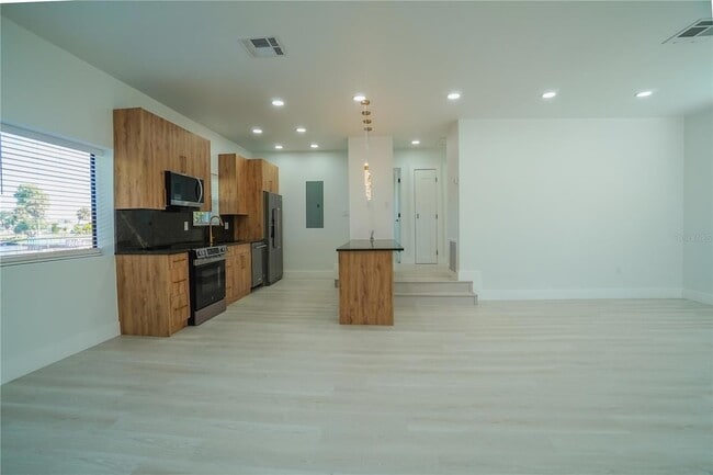 Building Photo - 6821 Marius Rd