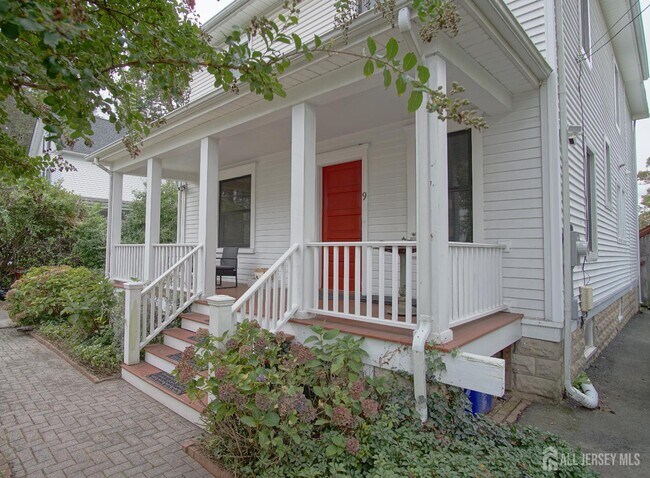 Building Photo - 9 Academy St