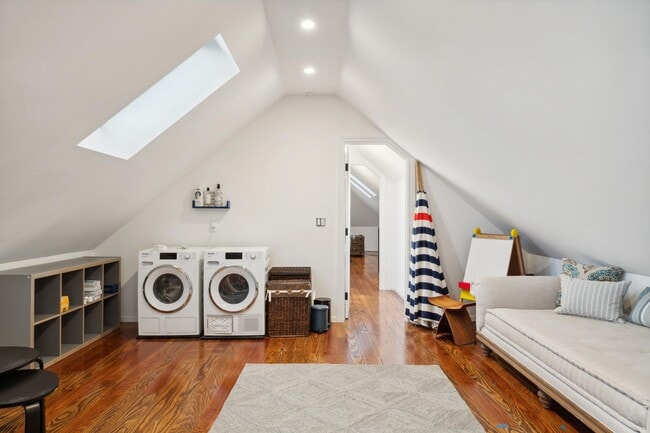 Building Photo - 1809 Page St