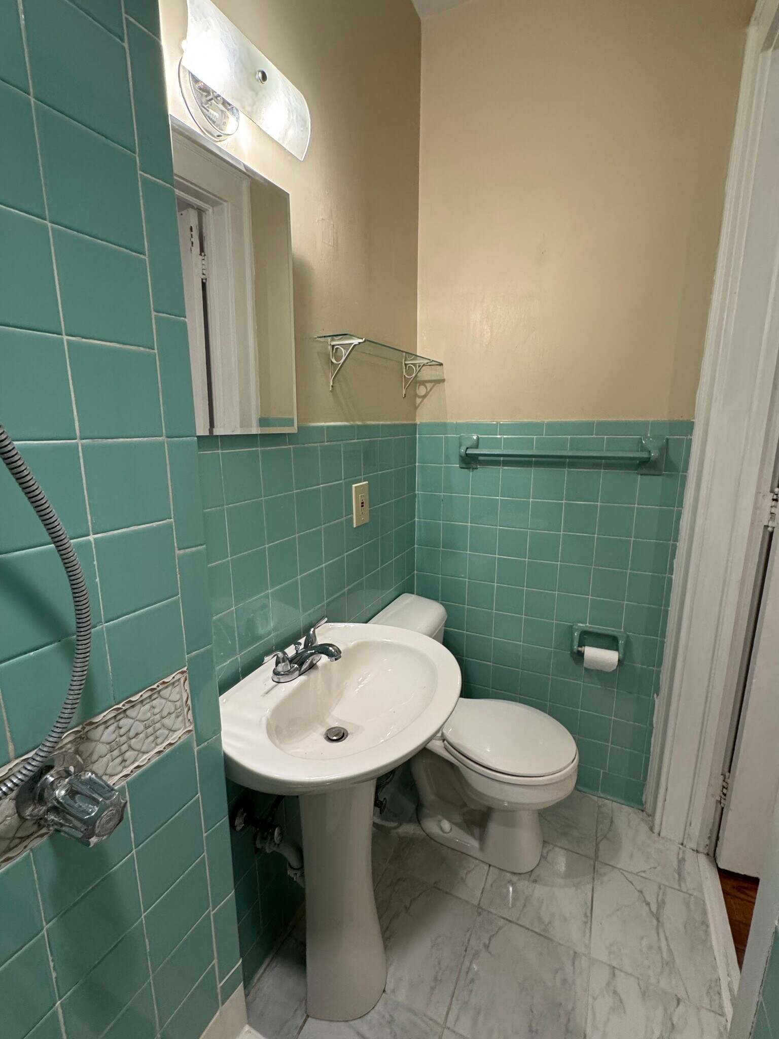 Building Photo - 616 SE 3rd St