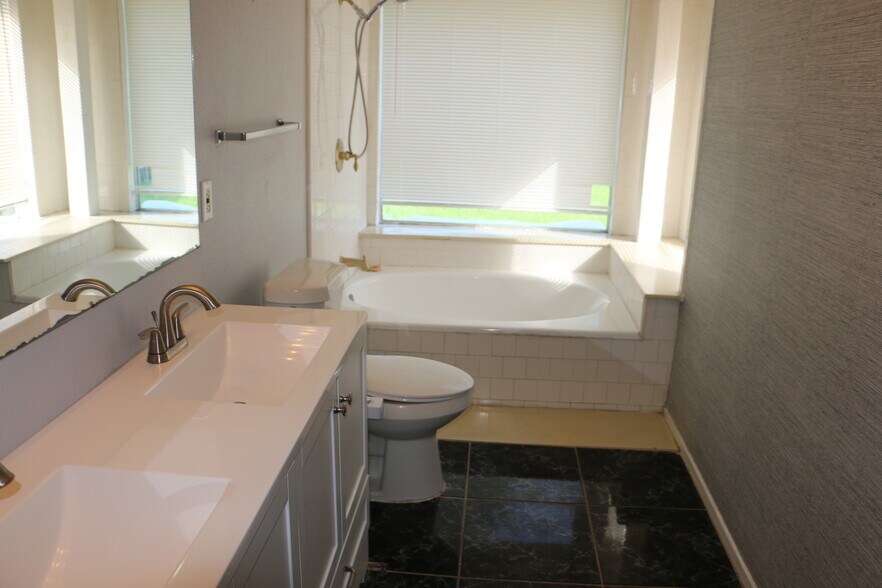 Building Photo - 446 Richvale Ln