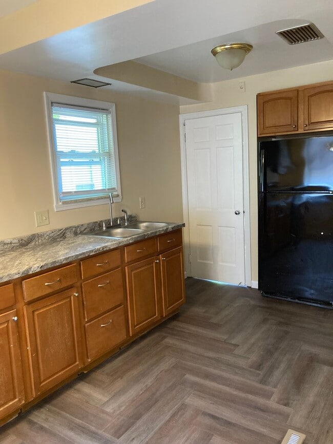 Building Photo - 4 Bedroom South Euclid House for Rent