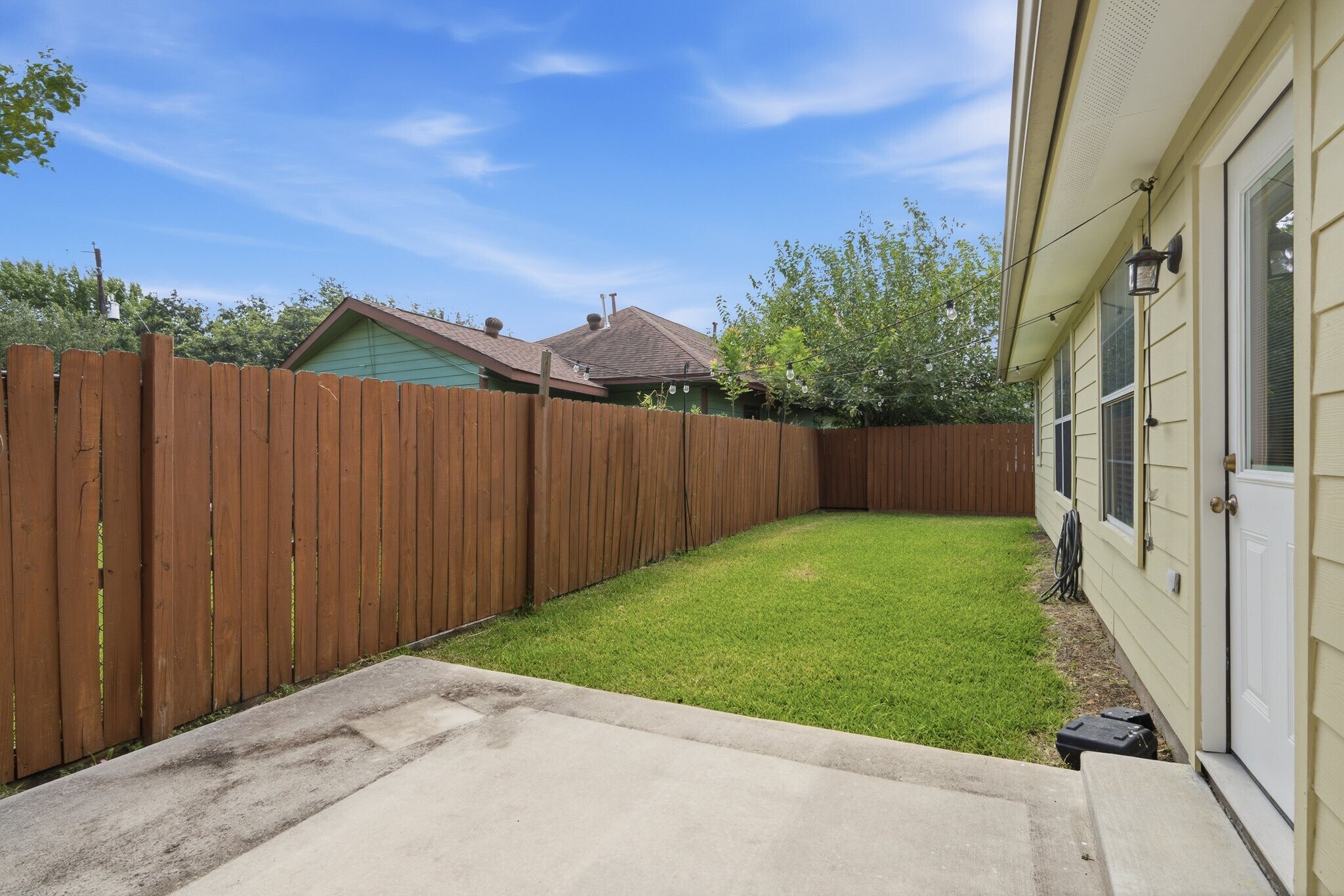 Building Photo - 3565 Dreyfus St