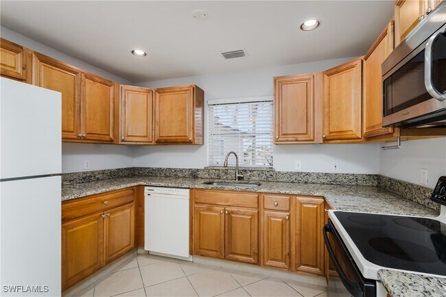 Building Photo - 180 Cypress Way E
