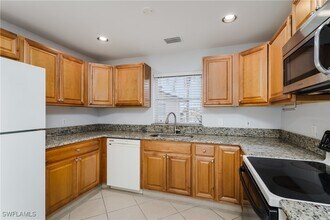 Building Photo - 180 Cypress Way E