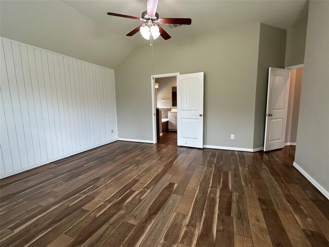 Building Photo - 202 Saffron Springs