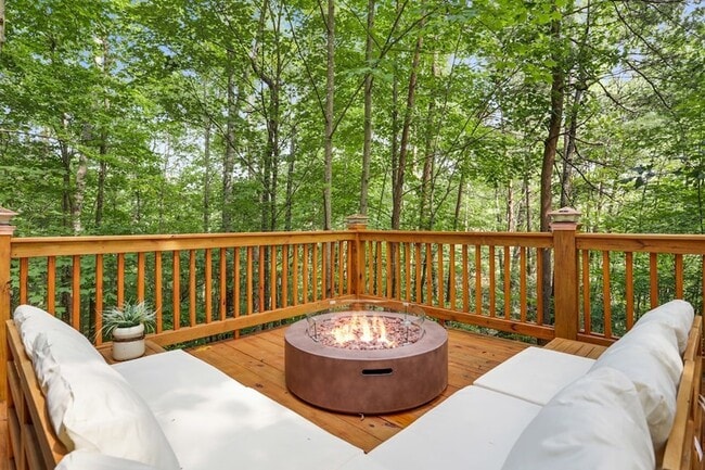 Building Photo - 166 Nantahala Pass Rd