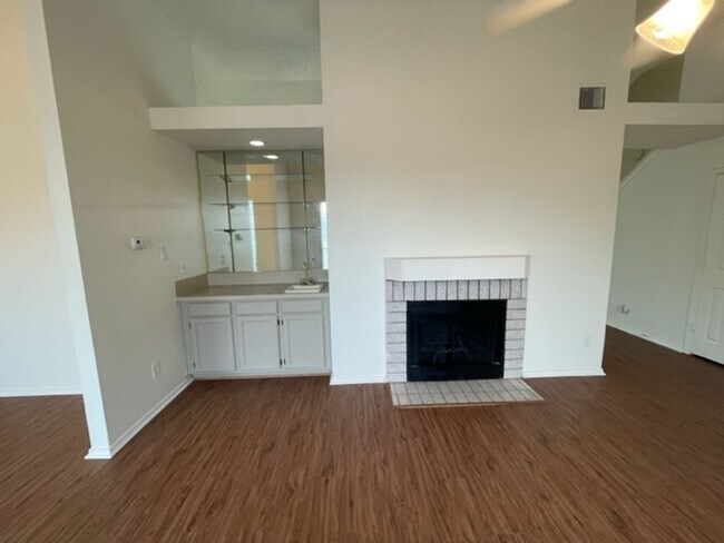 Building Photo - Beautiful 2 Story Updated Home in Grand Prairie
