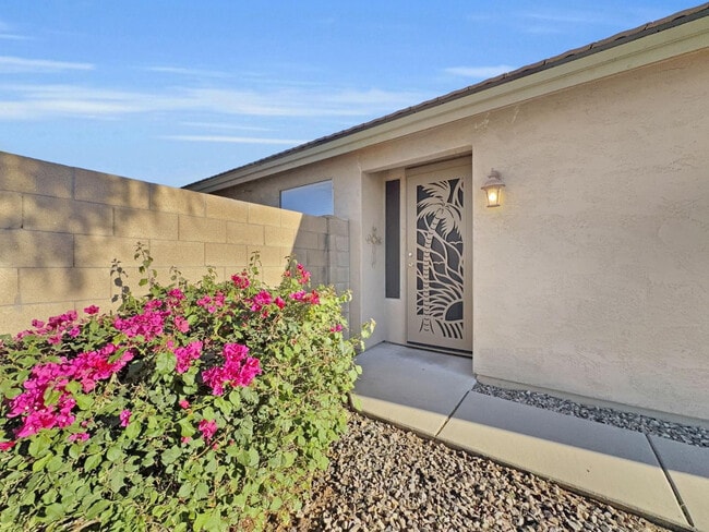 Building Photo - 261 N Nash Way