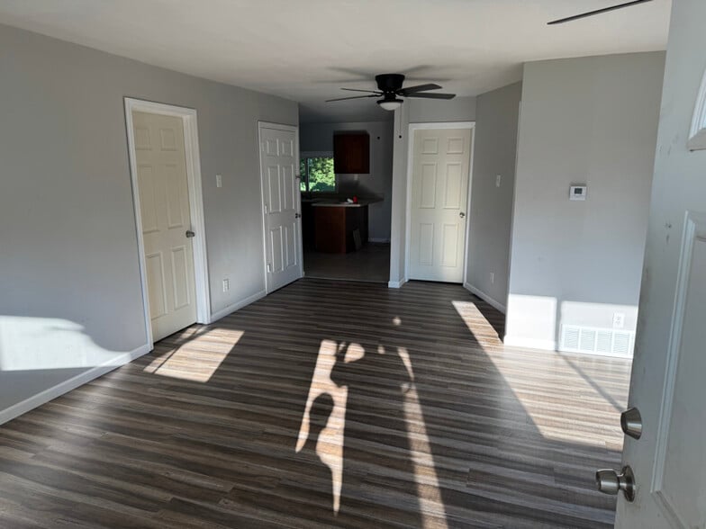 Building Photo - 4232 State Park Dr