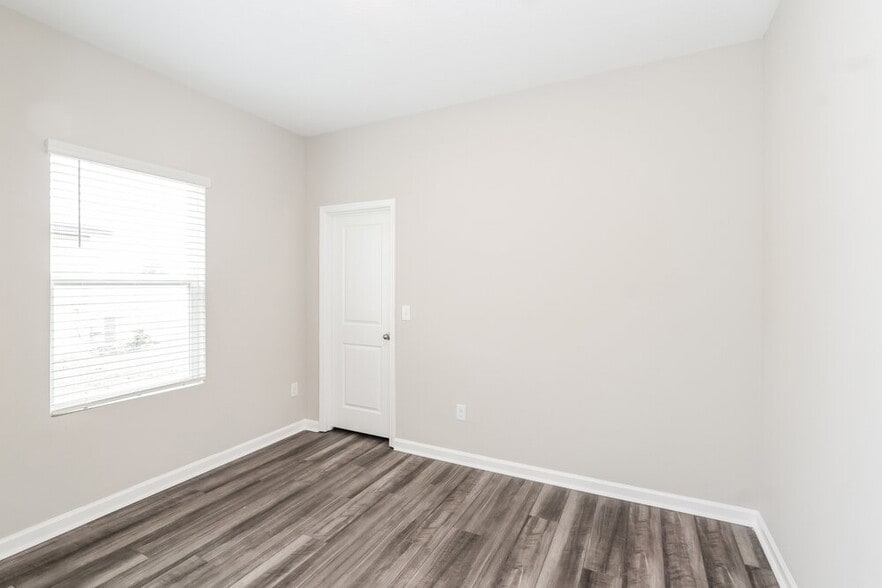 Building Photo - 960 Kelly Fern Lp