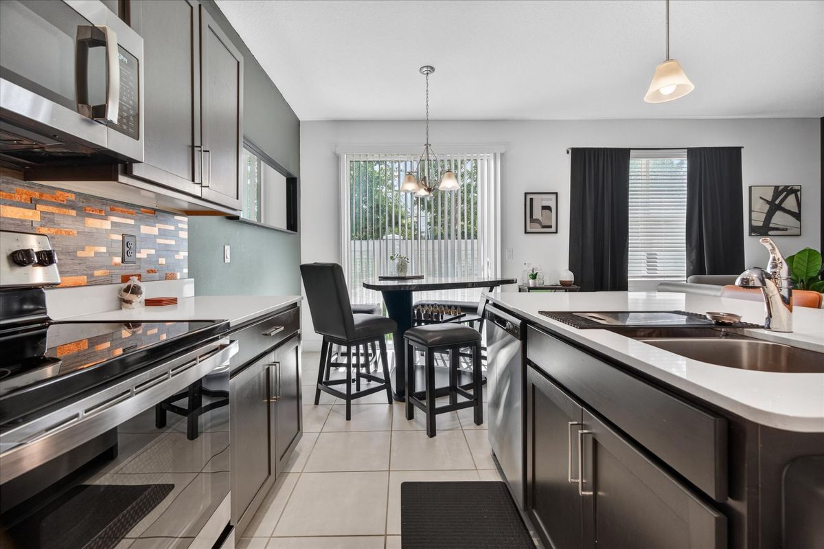 Building Photo - 1363 Captiva Cv