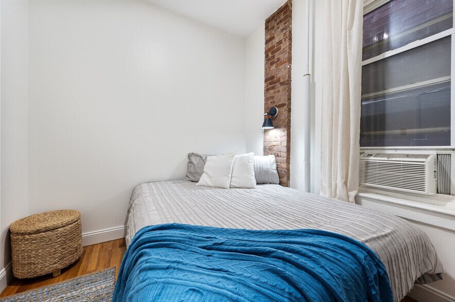 Building Photo - 1762 2nd Ave