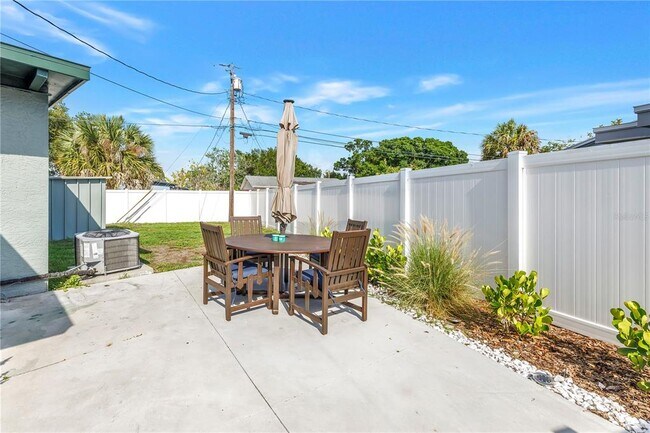 Building Photo - 7599 Meadowlawn Dr N