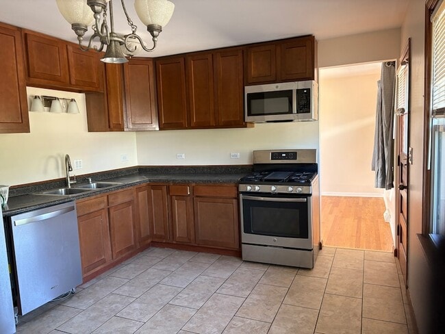 Building Photo - 1814 Holly Ave