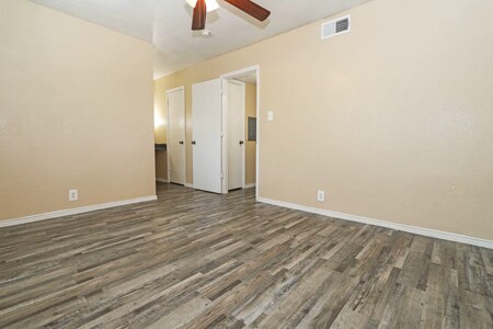 Building Photo - 2701 Green Oaks Rd