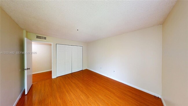 Building Photo - 8860 Fontainebleau Blvd