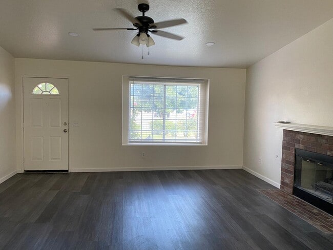 Building Photo - 4414 Royal Pine Cir