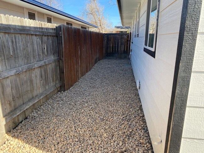 Building Photo - Spacious Single-Story Living with Modern Comforts and Outdoor Appeal