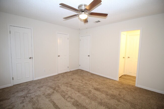 Building Photo - Foxborough Townhome with Modern Flooring &...