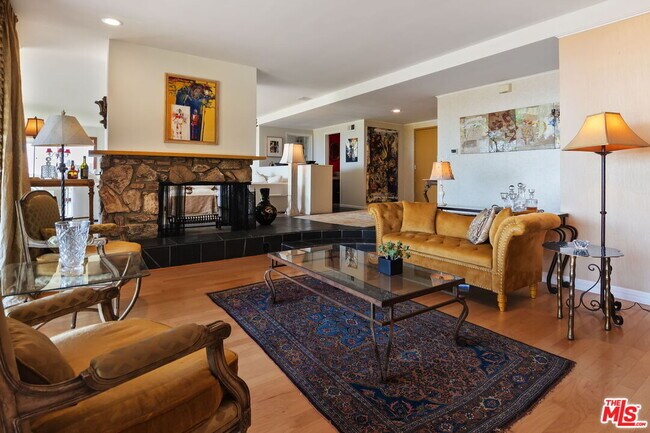 Building Photo - 1166 Las Pulgas Pl