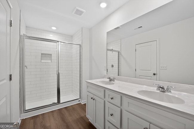 Building Photo - 140 Hazel Dr