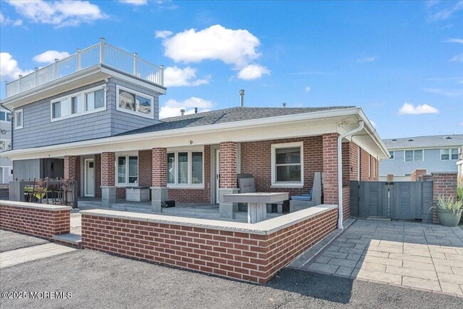 Primary Photo - 5 Marius Ln