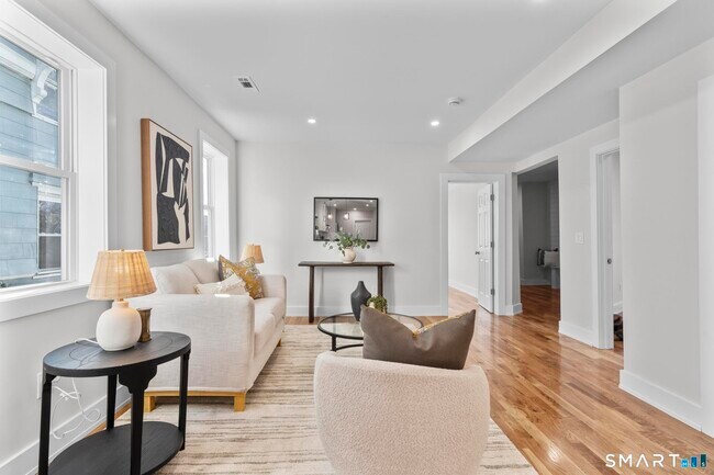 Building Photo - 54 Plaza Ave