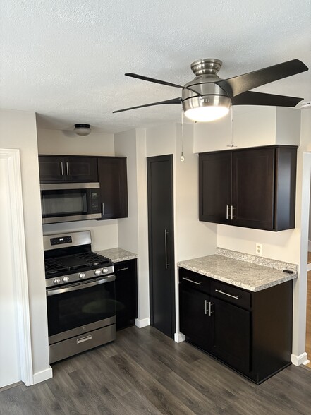 Kitchen - 1324 S 109th St