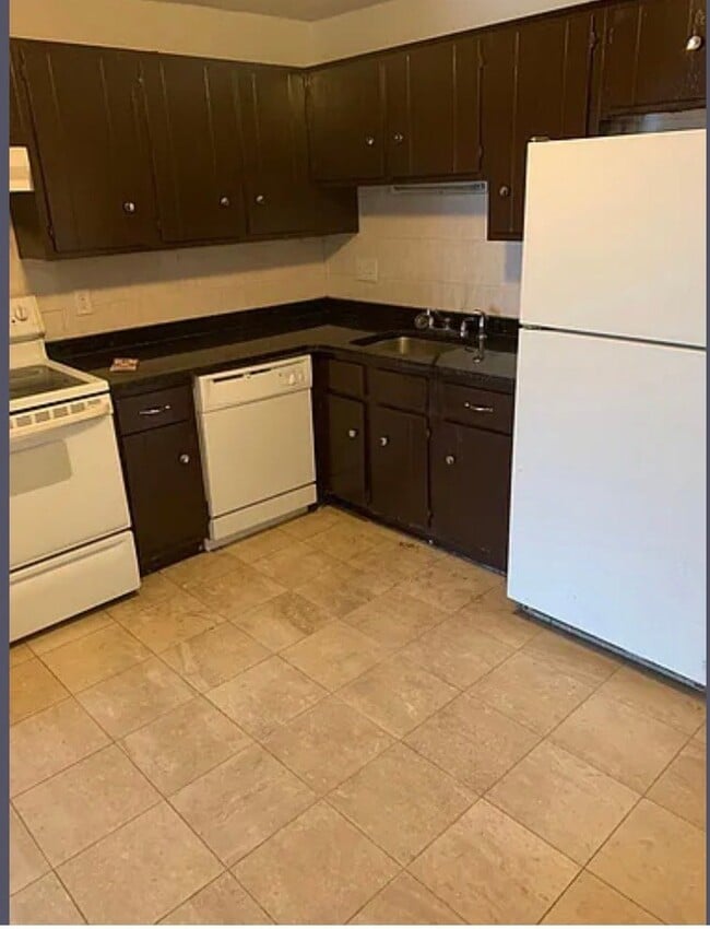 Building Photo - 121 Whipple St