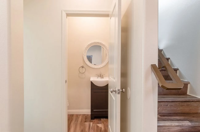 Building Photo - 3258 1/2 Dundas St. Los Angeles