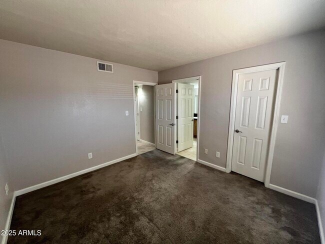 Building Photo - 1241 N 48th St