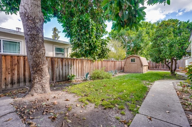 Building Photo - Private ADU with Fenced Yard, Indoor Laundry, and Prime Location