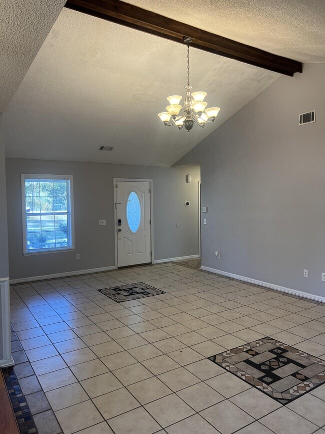 Building Photo - 934 Pineland Ave