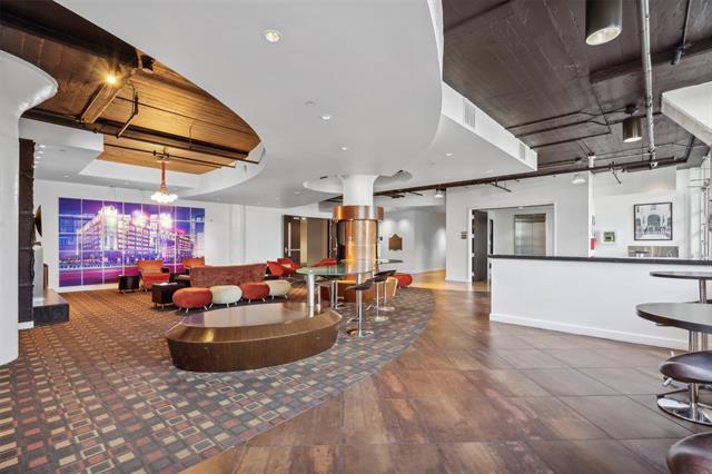 Building Photo - 2600 W 7th St