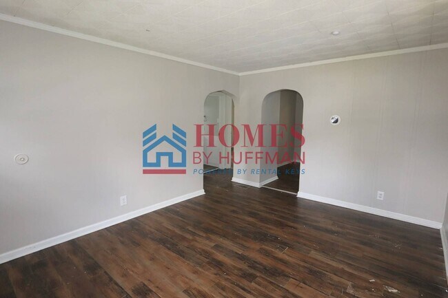 Building Photo - 1525 Monroe Ave